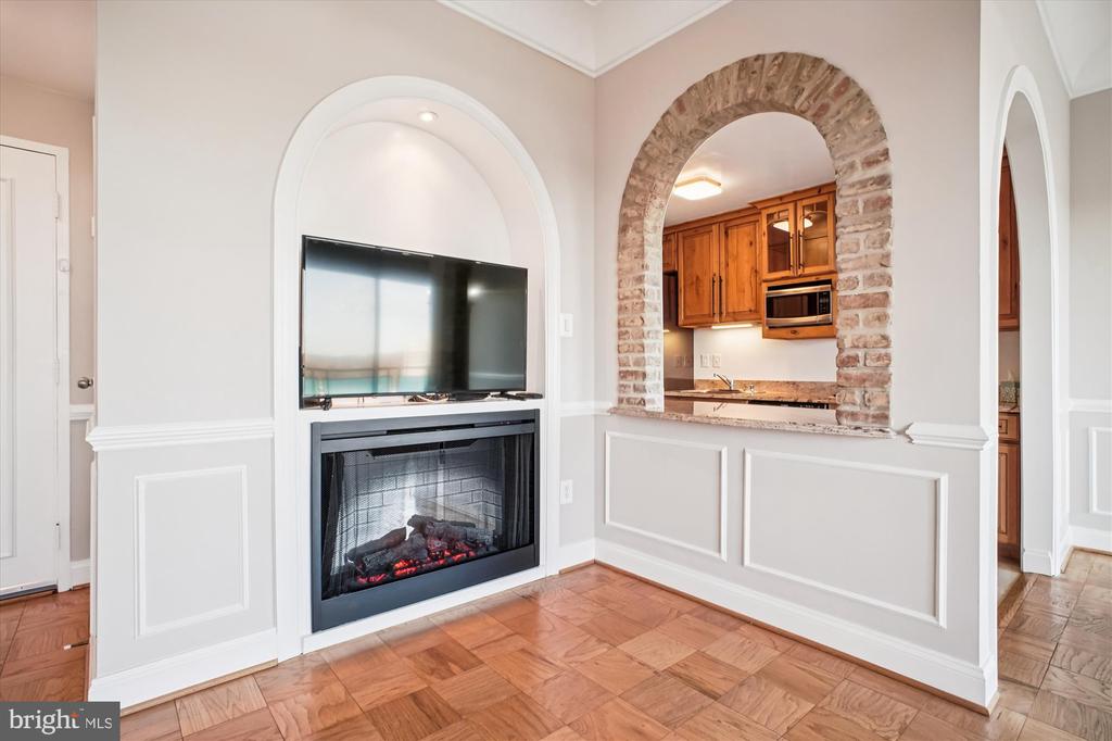 10401 GROSVENOR PLACE 1515