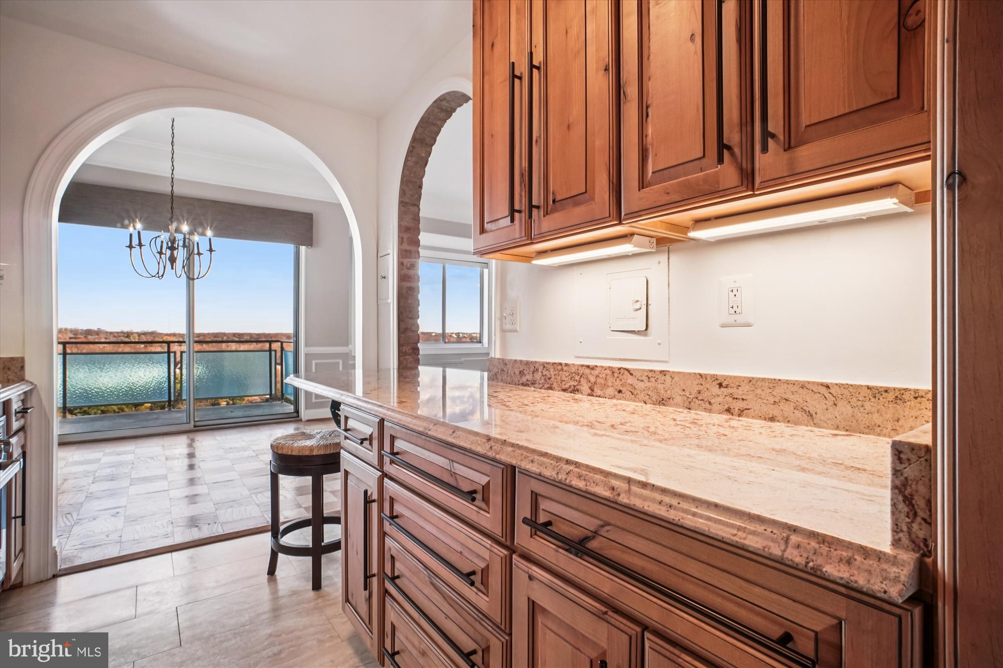 10401 GROSVENOR PLACE 1515