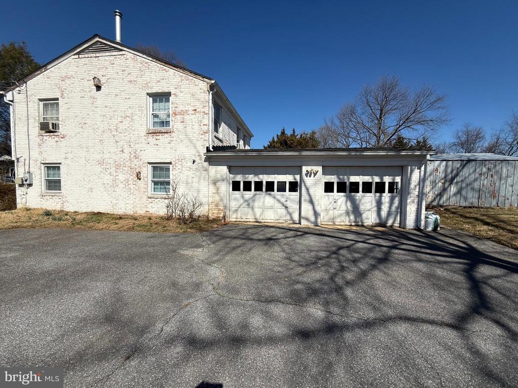 20909 BROOKE KNOLLS ROAD