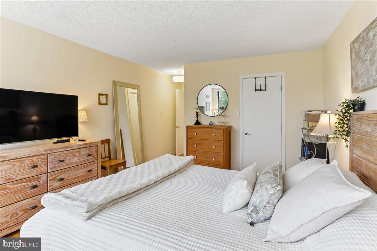 5225 POOKS HILL ROAD 826N