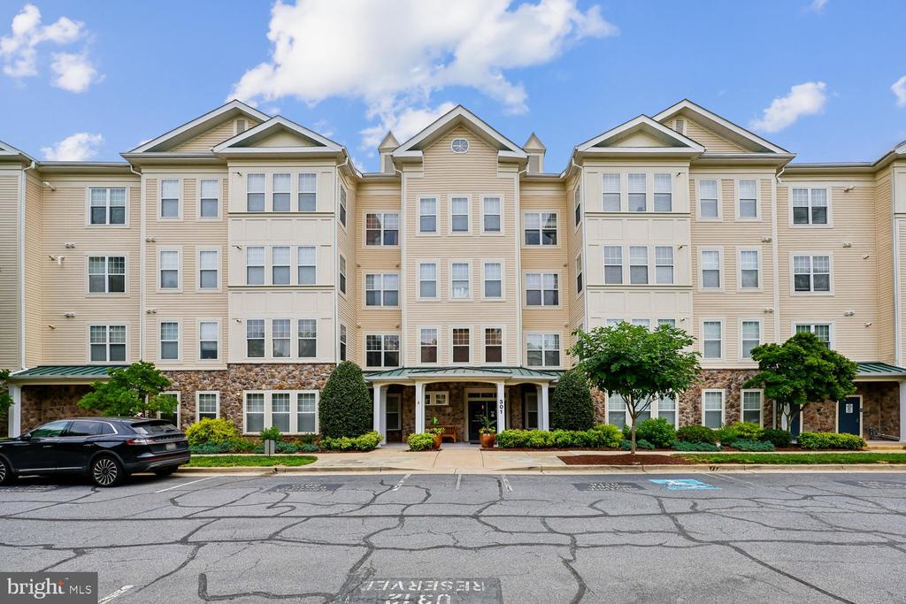301 HIGH GABLES DRIVE Unit: 402