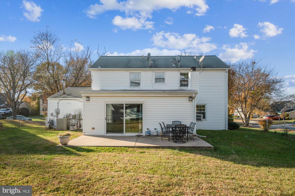 2811 BIRDSEYE LANE