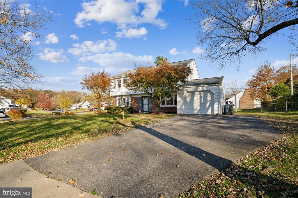 2811 BIRDSEYE LANE