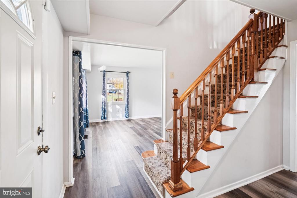 2811 BIRDSEYE LANE