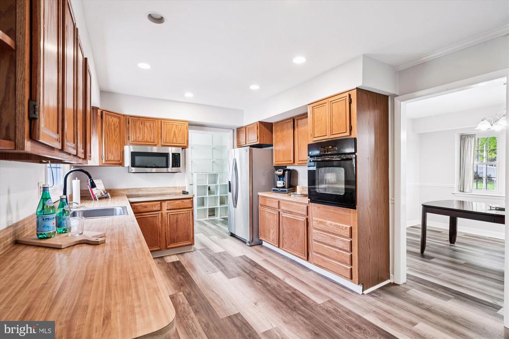 2811 BIRDSEYE LANE