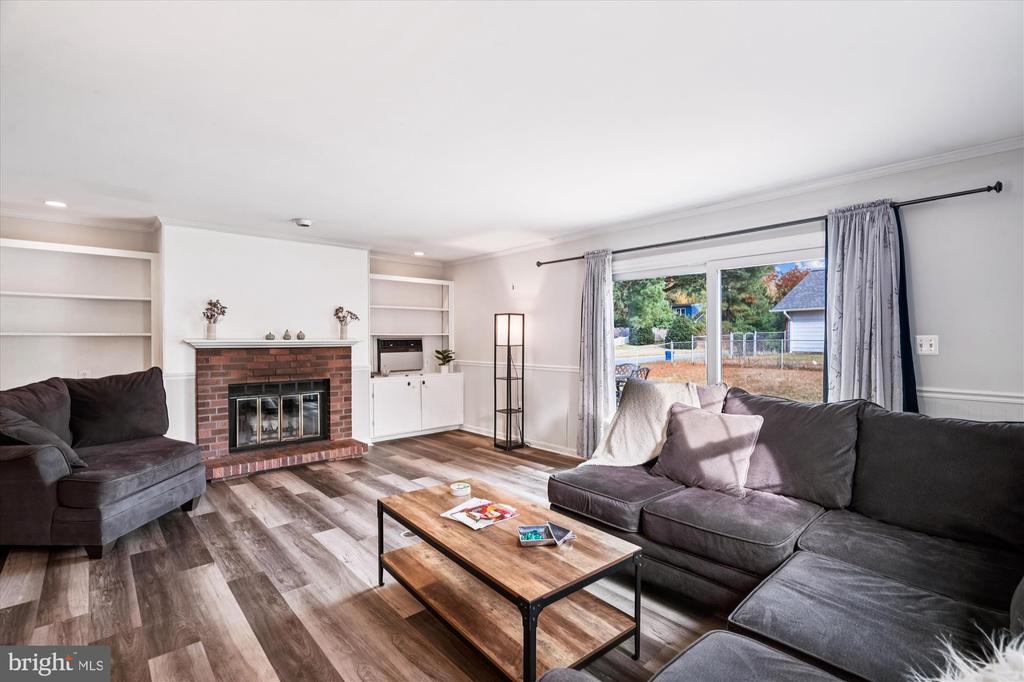 2811 BIRDSEYE LANE