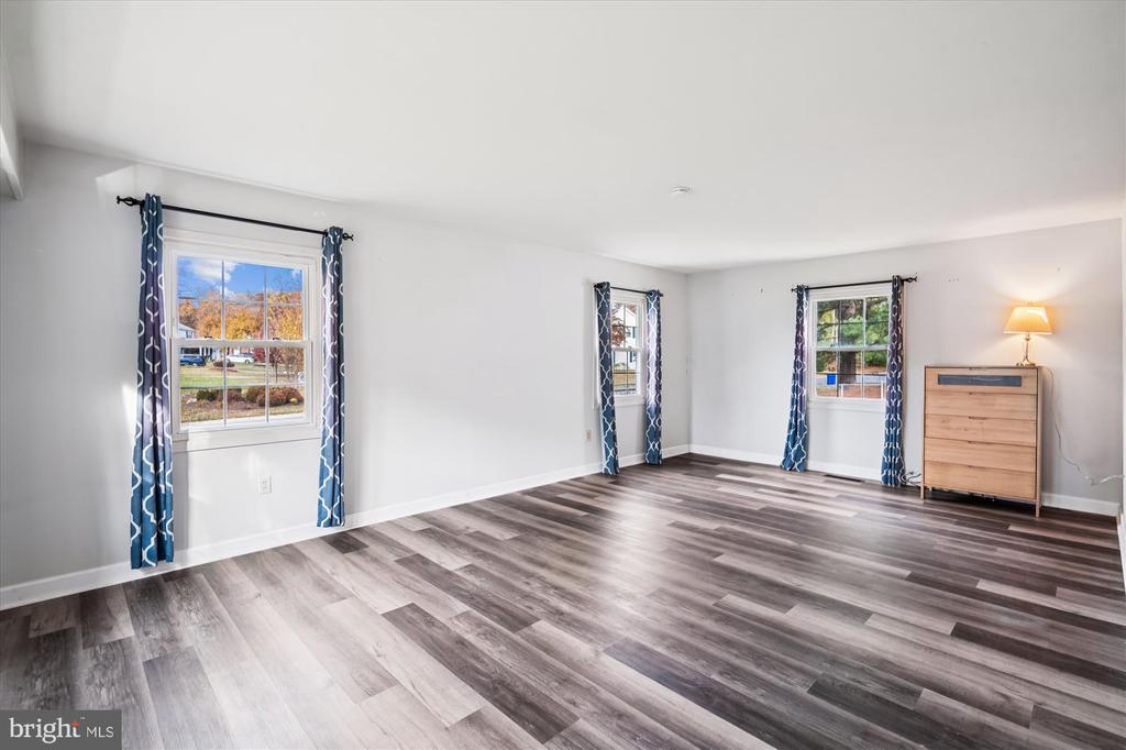 2811 BIRDSEYE LANE