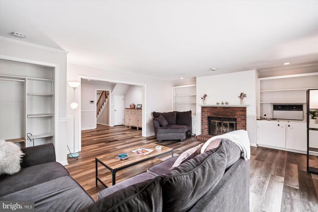 2811 BIRDSEYE LANE