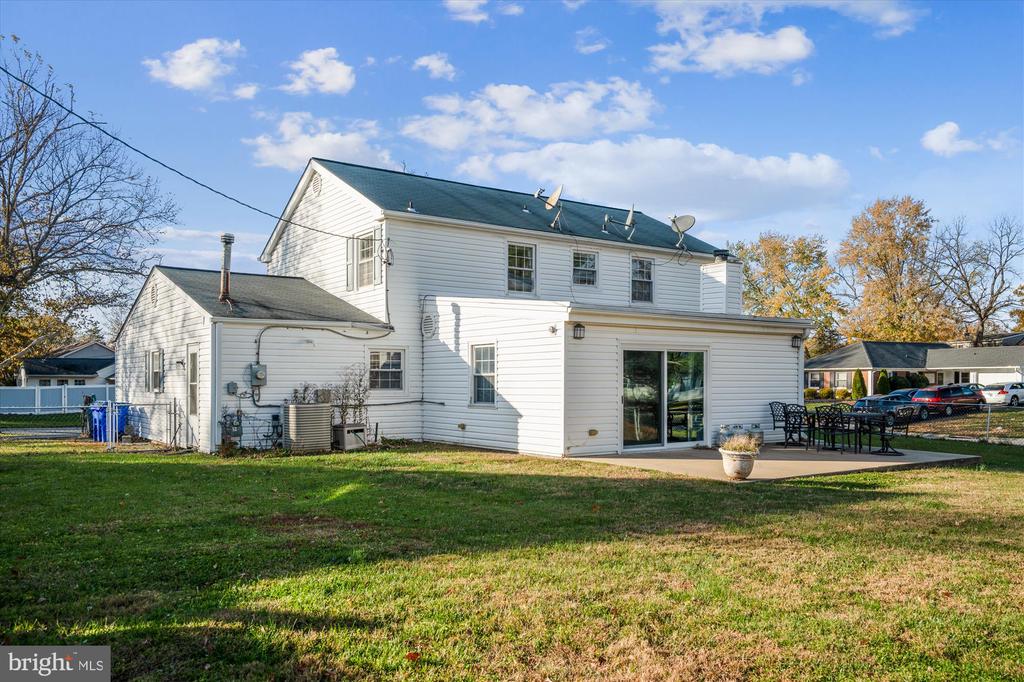2811 BIRDSEYE LANE
