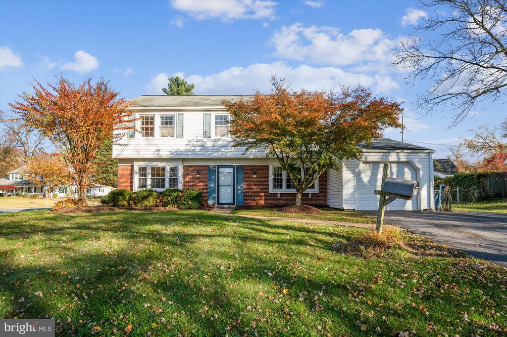 2811 BIRDSEYE LANE