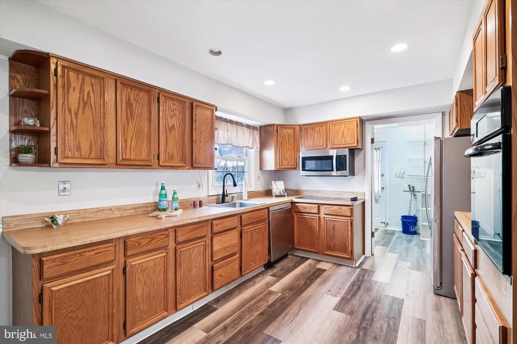 2811 BIRDSEYE LANE