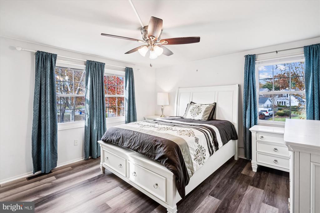 2811 BIRDSEYE LANE