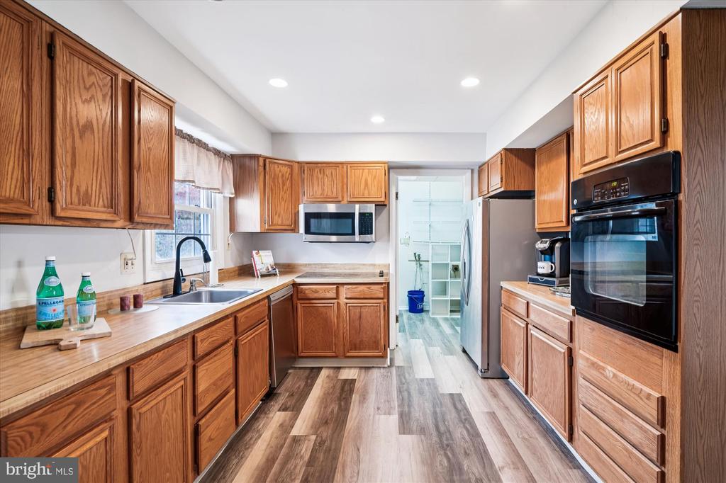 2811 BIRDSEYE LANE