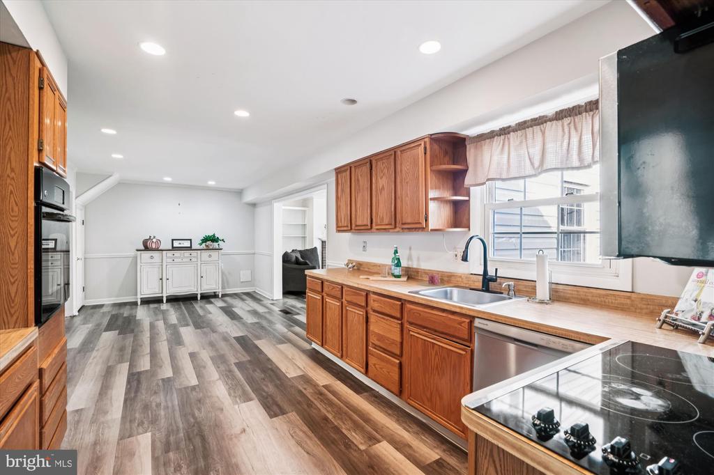 2811 BIRDSEYE LANE