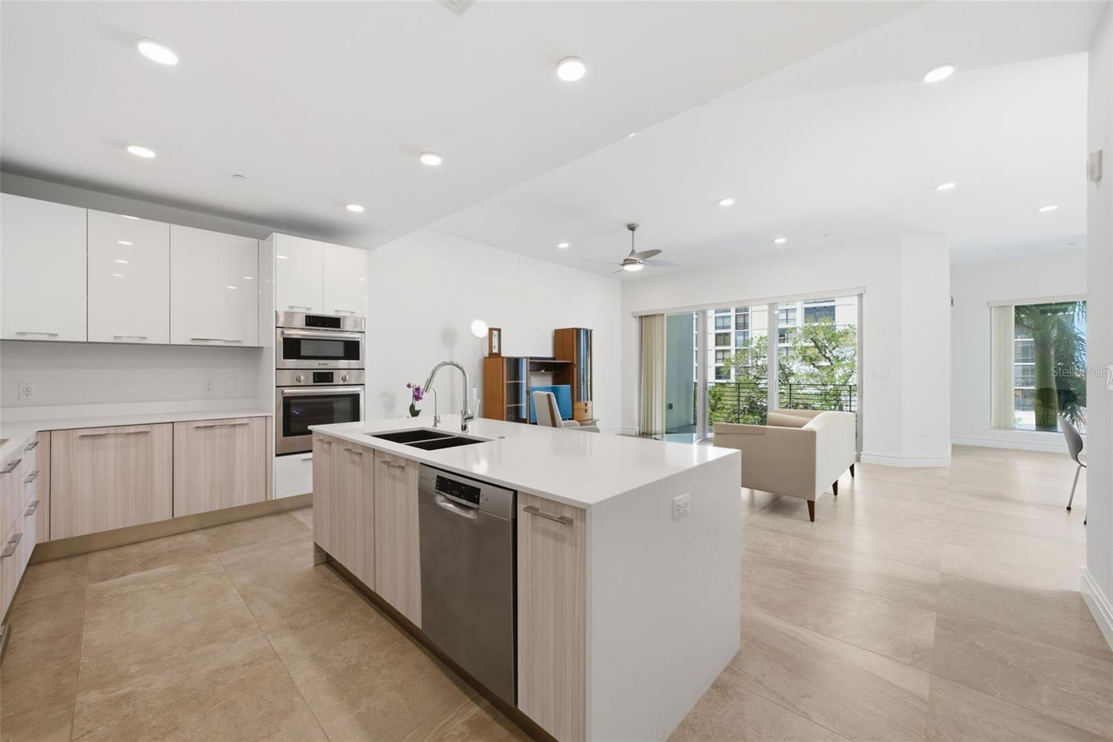 711 S PALM AVE #302