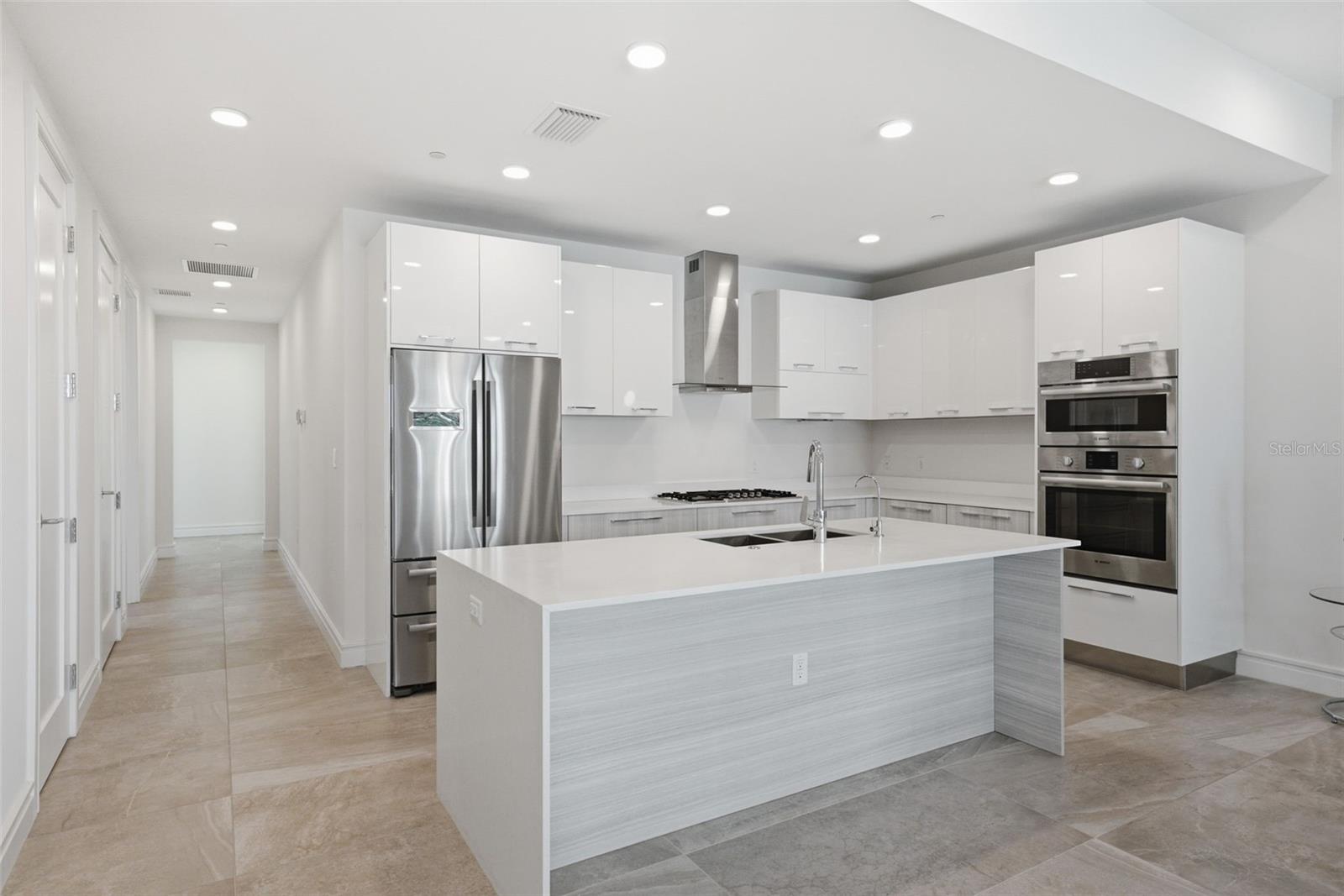 711 S PALM AVE #302