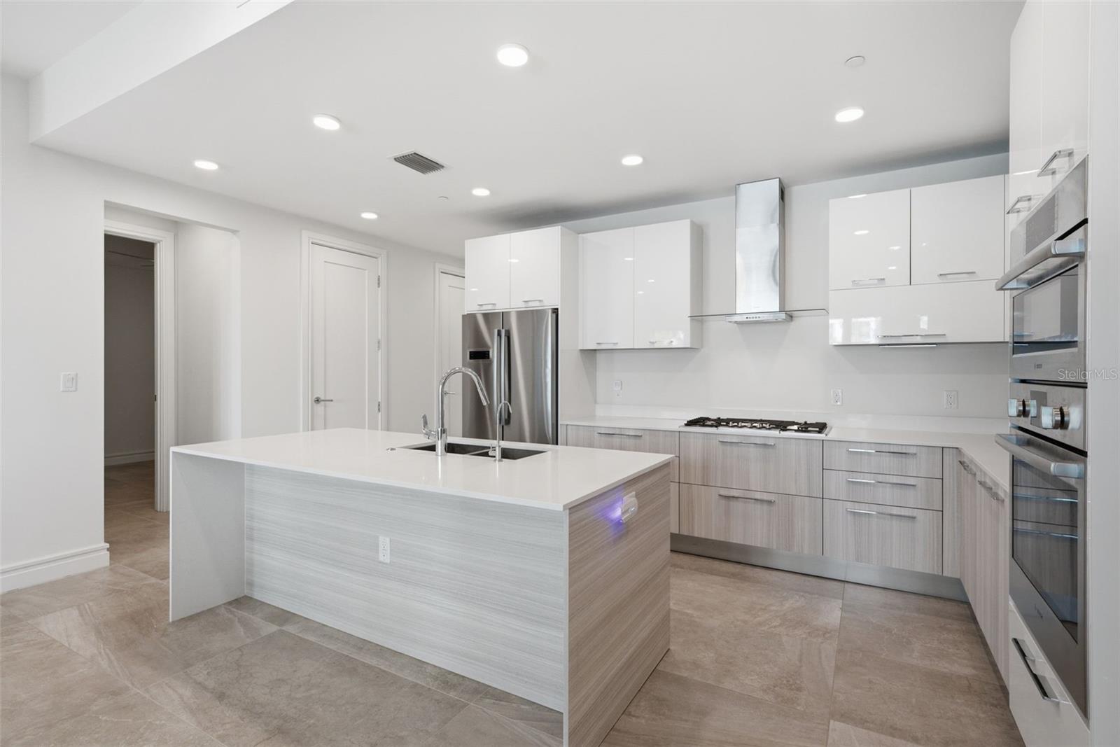 711 S PALM AVE #302