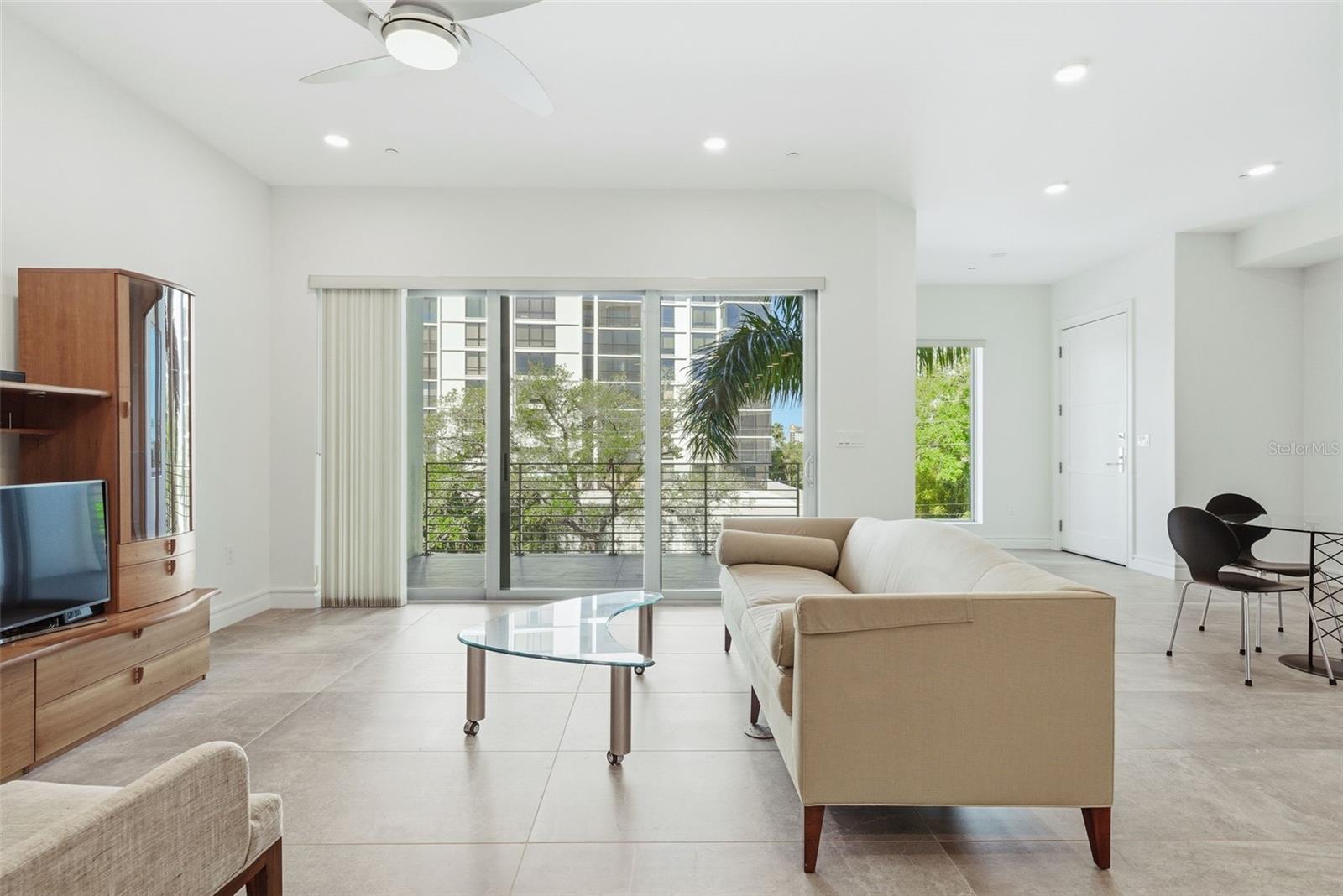 711 S PALM AVE #302