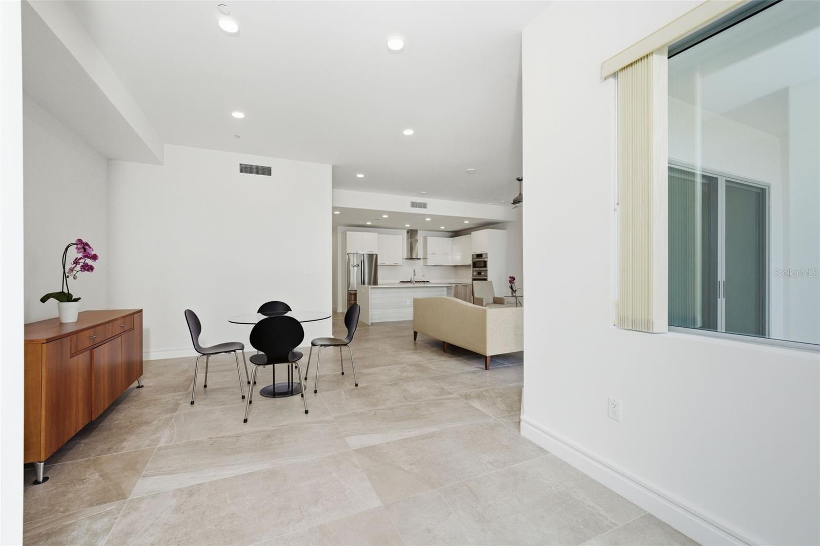 711 S PALM AVE #302