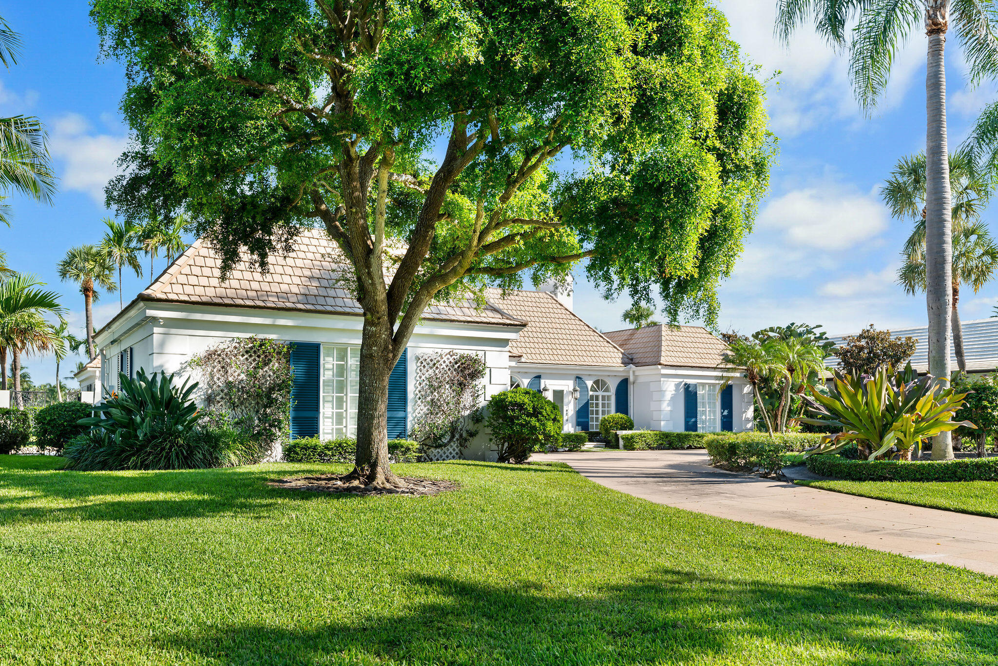971 LAKE HOUSE Drive