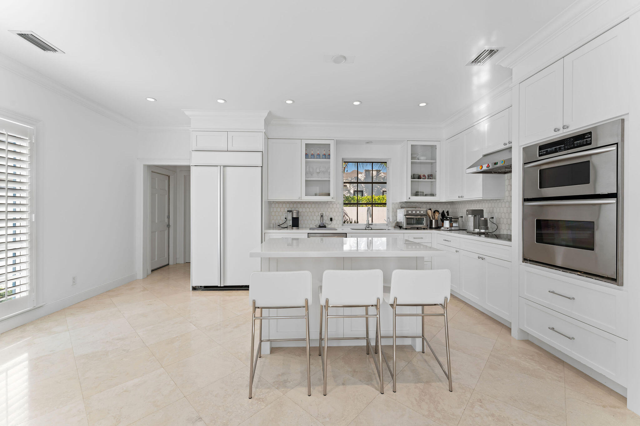 971 LAKE HOUSE Drive