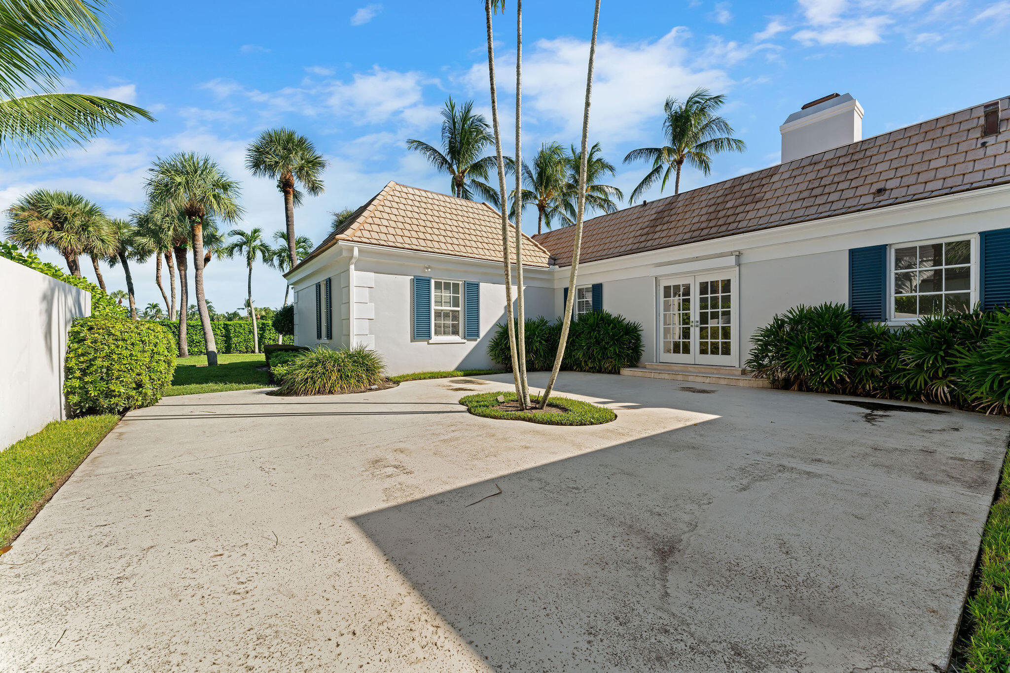 971 LAKE HOUSE Drive