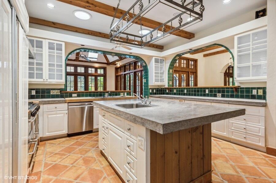 12234 Seaward Drive W