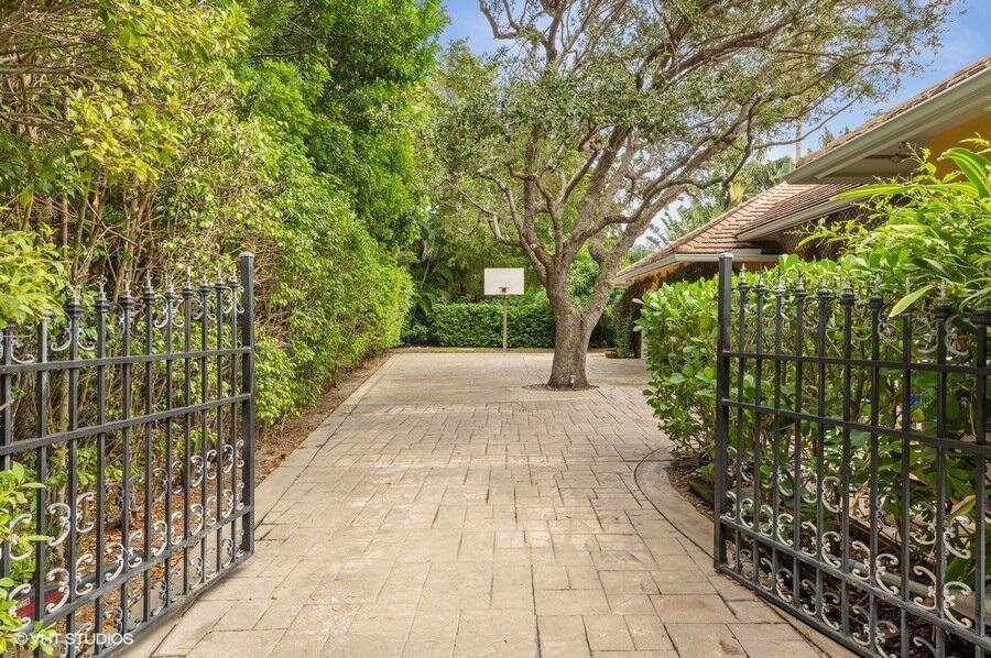 12234 Seaward Drive W