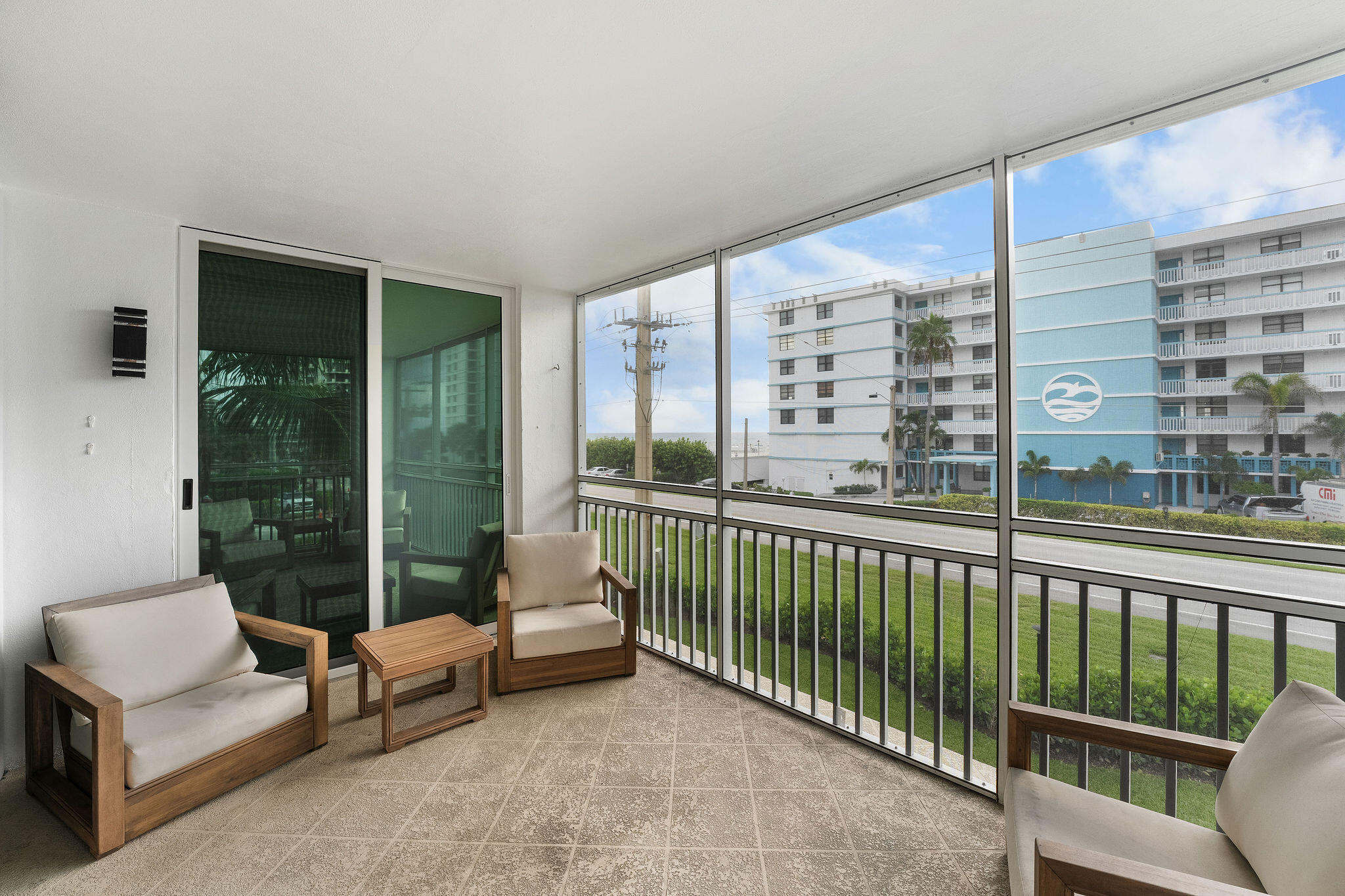 911 Ocean Drive 201