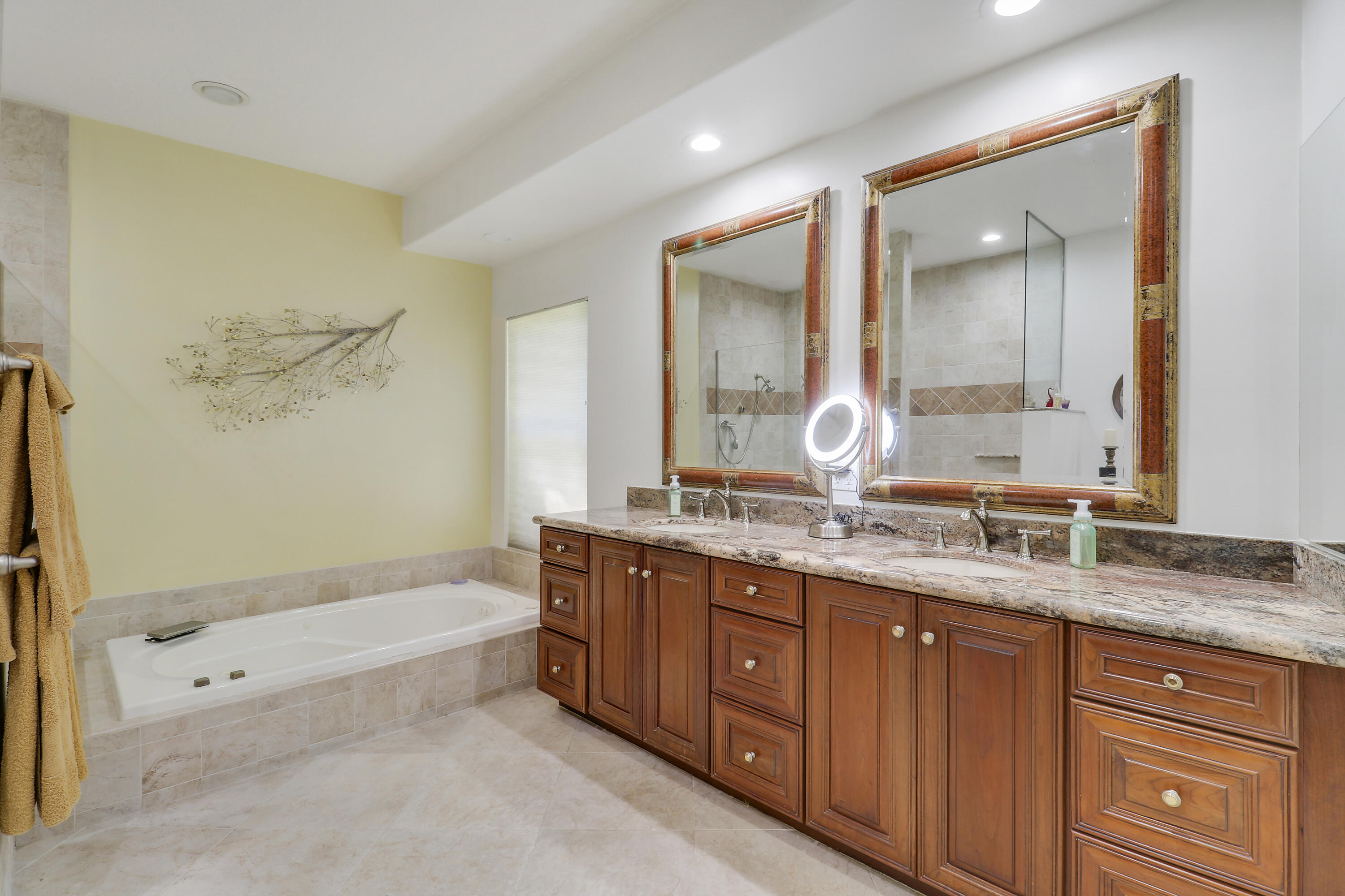 5213 Desert Vixen Road