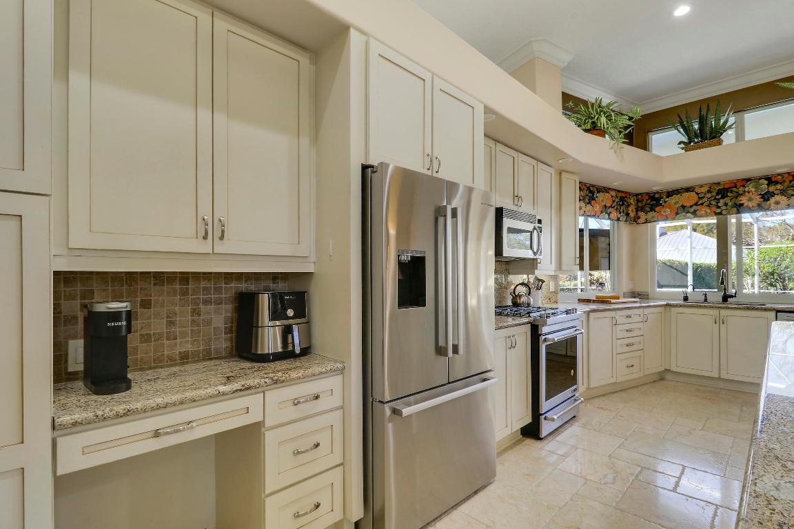 5213 Desert Vixen Road