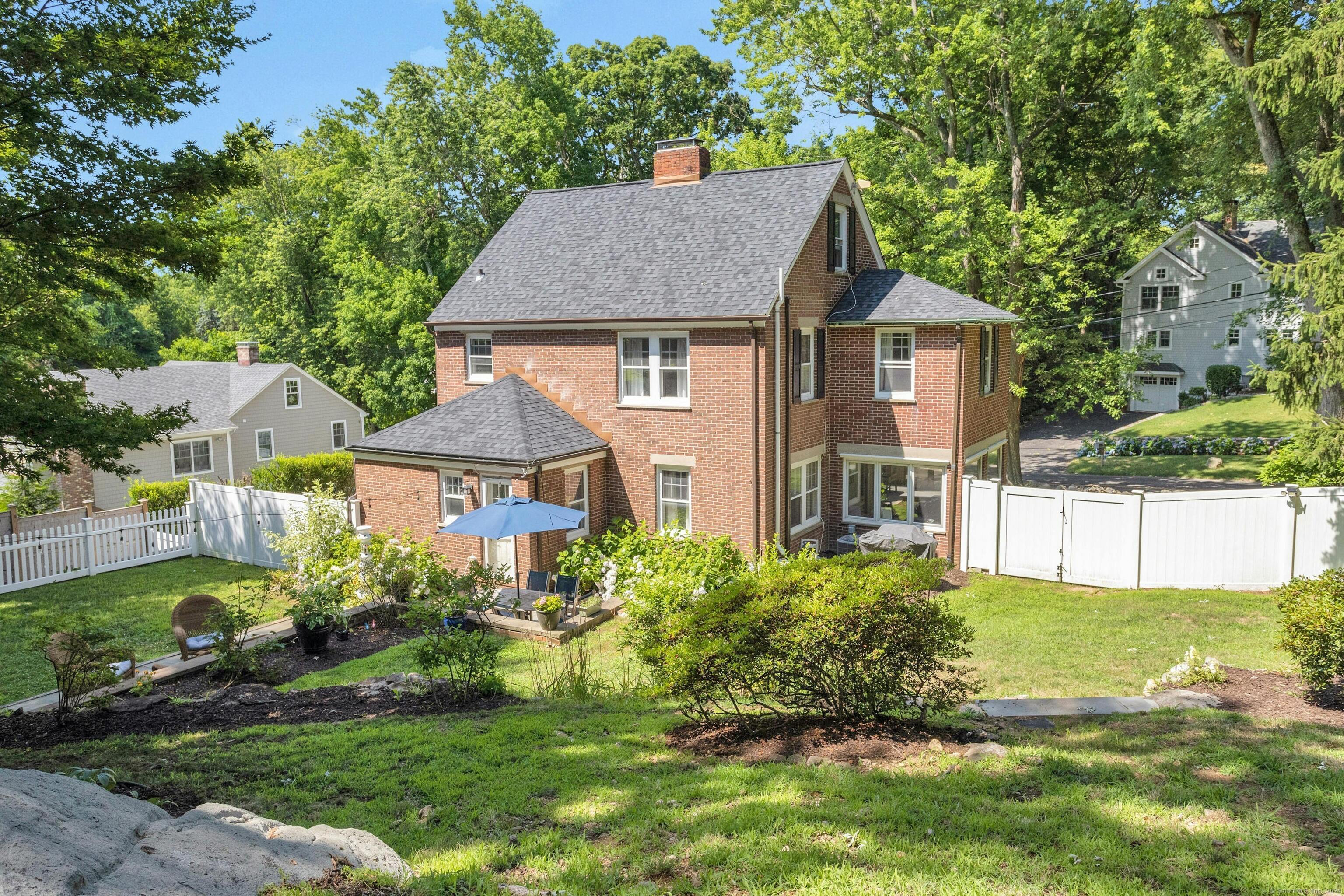 24 Cliff Avenue