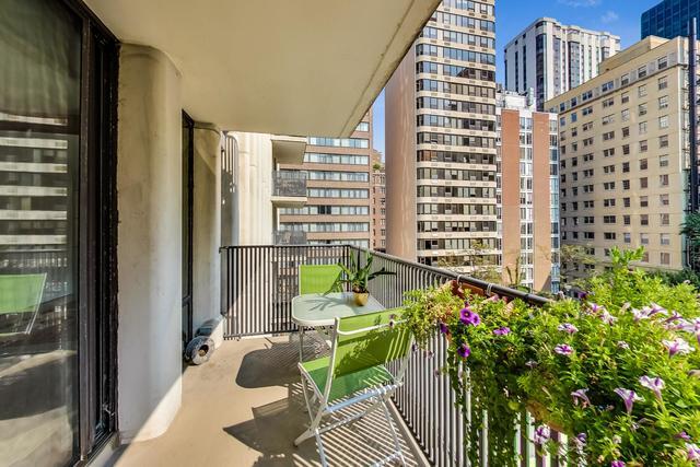 200 E Delaware Place Unit: 6D
