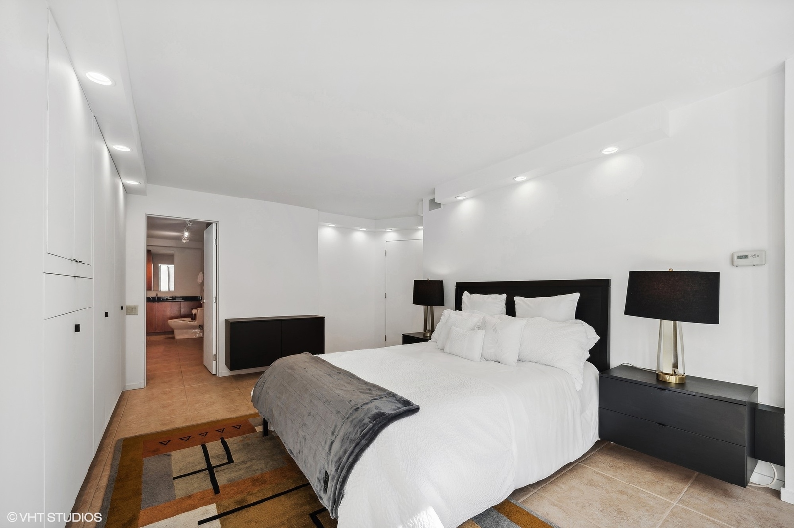 200 E Delaware Place Unit: 6D