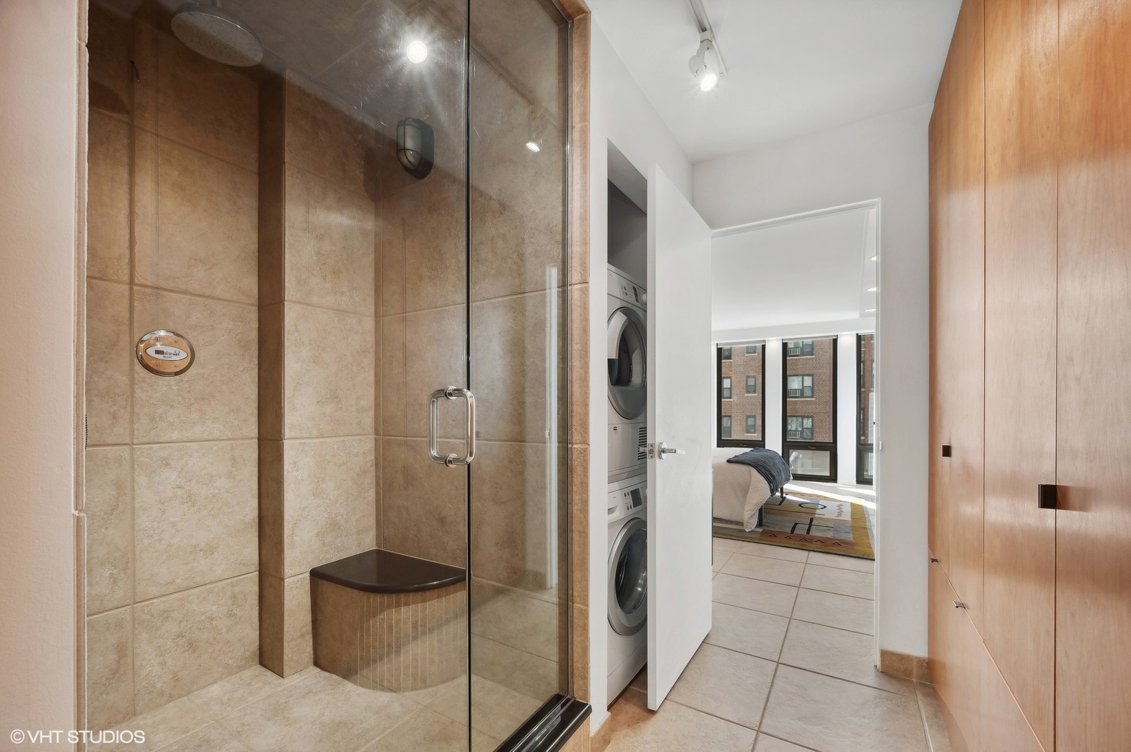 200 E Delaware Place Unit: 6D
