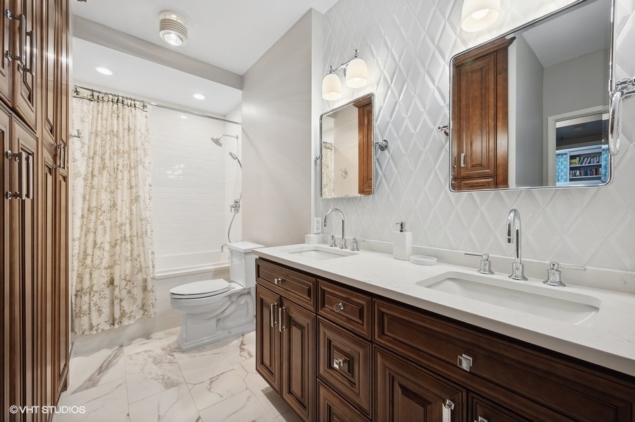 55 W Delaware Place Unit: 418