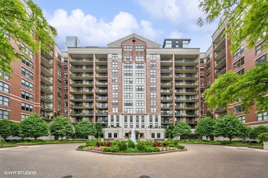 55 W Delaware Place Unit: 418