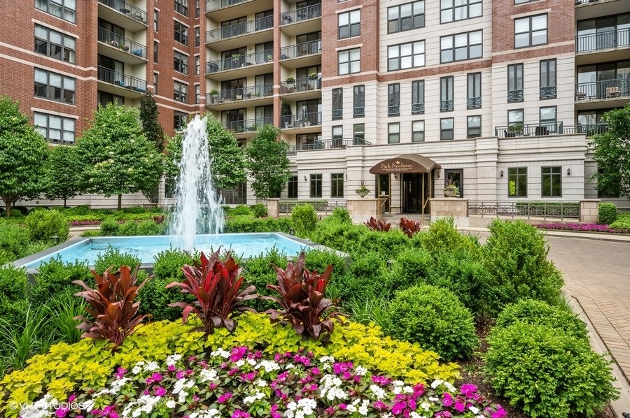 55 W Delaware Place Unit: 418