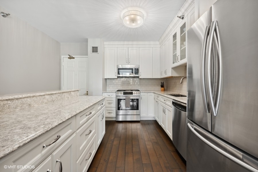 55 W Delaware Place Unit: 418