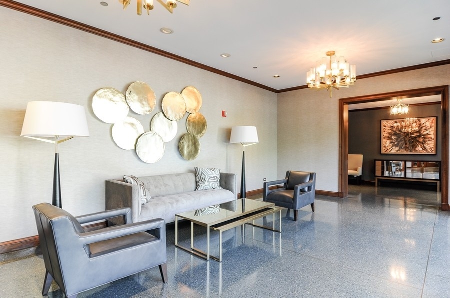 55 W Delaware Place Unit: 418