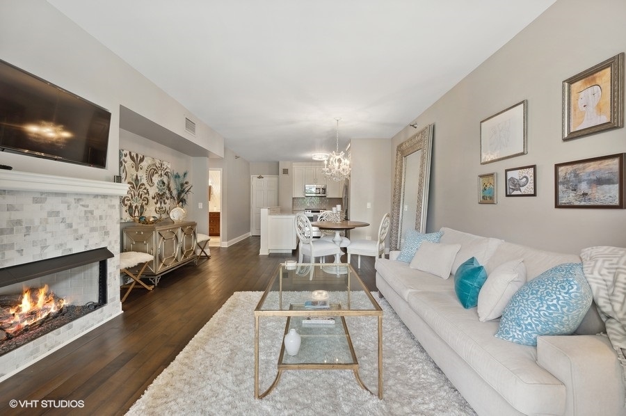 55 W Delaware Place Unit: 418