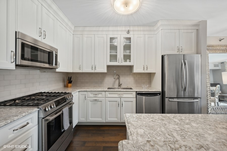 55 W Delaware Place Unit: 418