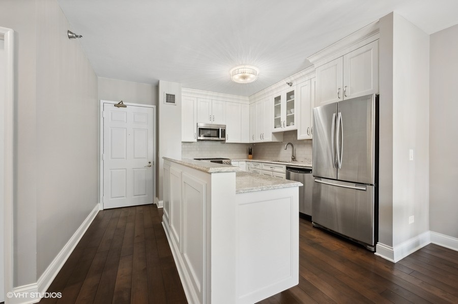 55 W Delaware Place Unit: 418