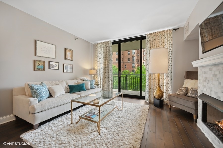 55 W Delaware Place Unit: 418