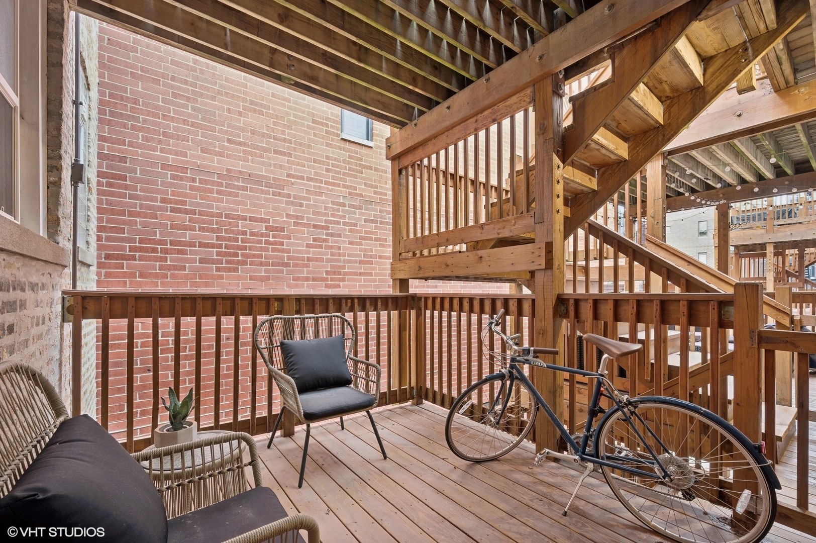 725 W Buckingham Place Unit: 2