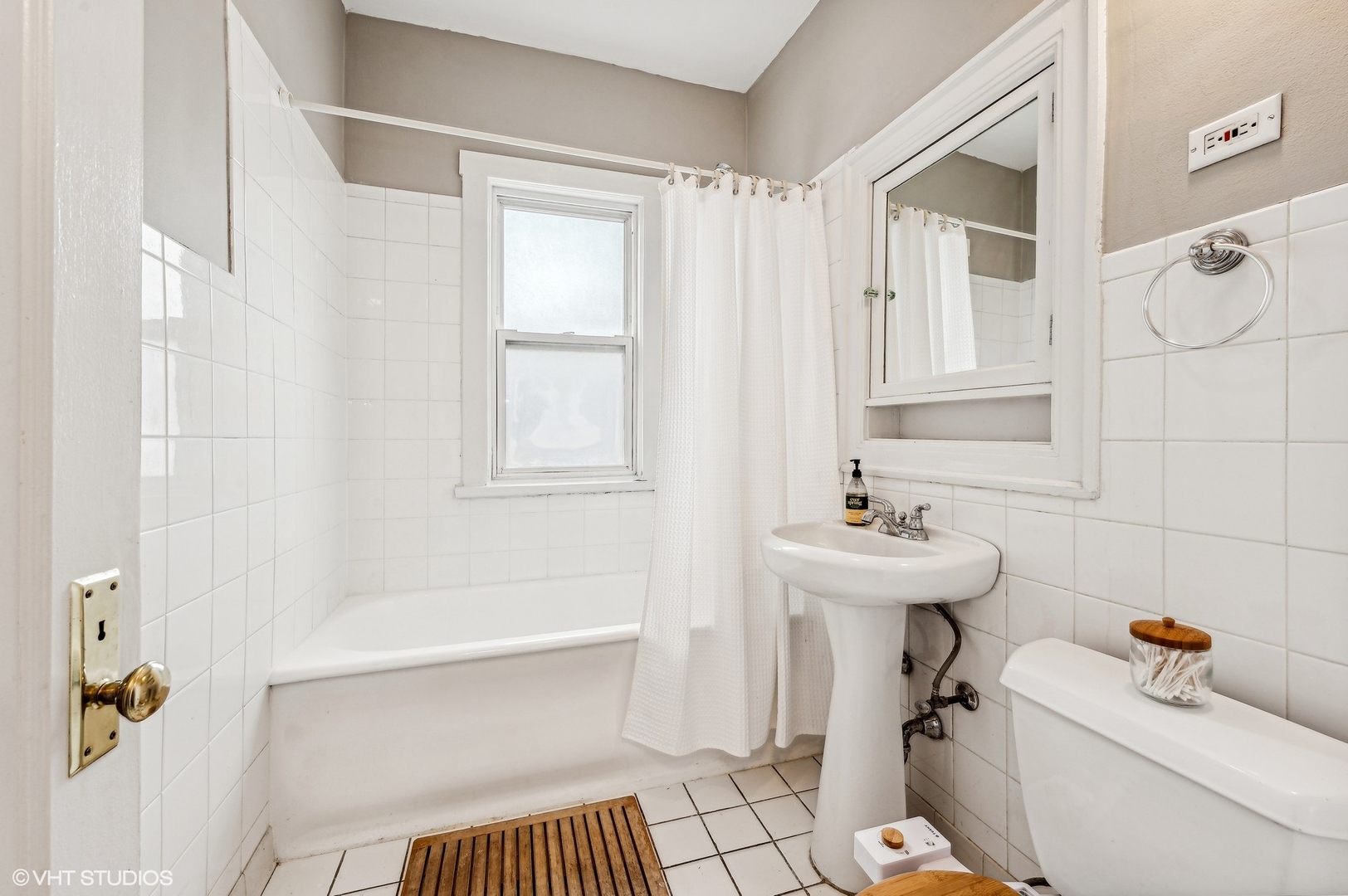 725 W Buckingham Place Unit: 2