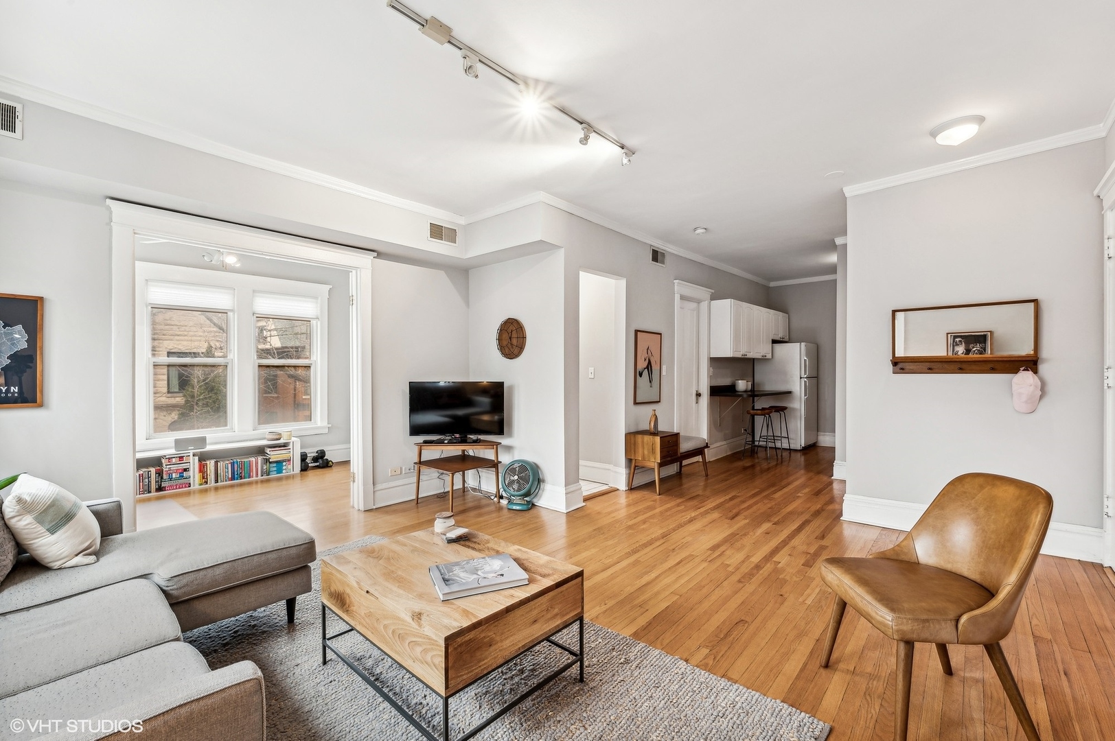 725 W Buckingham Place Unit: 2