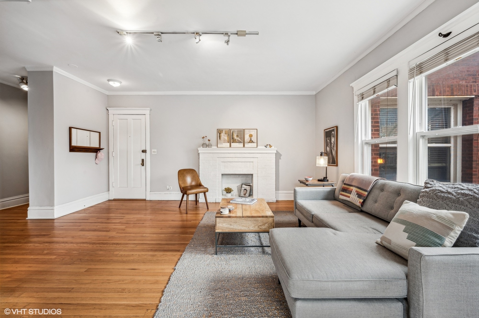 725 W Buckingham Place Unit: 2