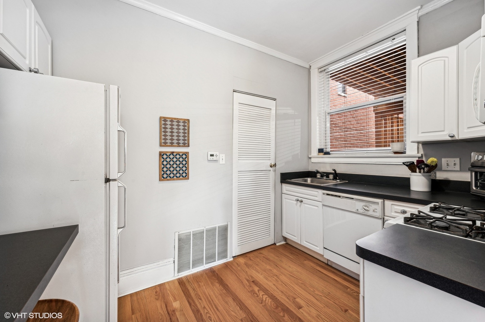 725 W Buckingham Place Unit: 2