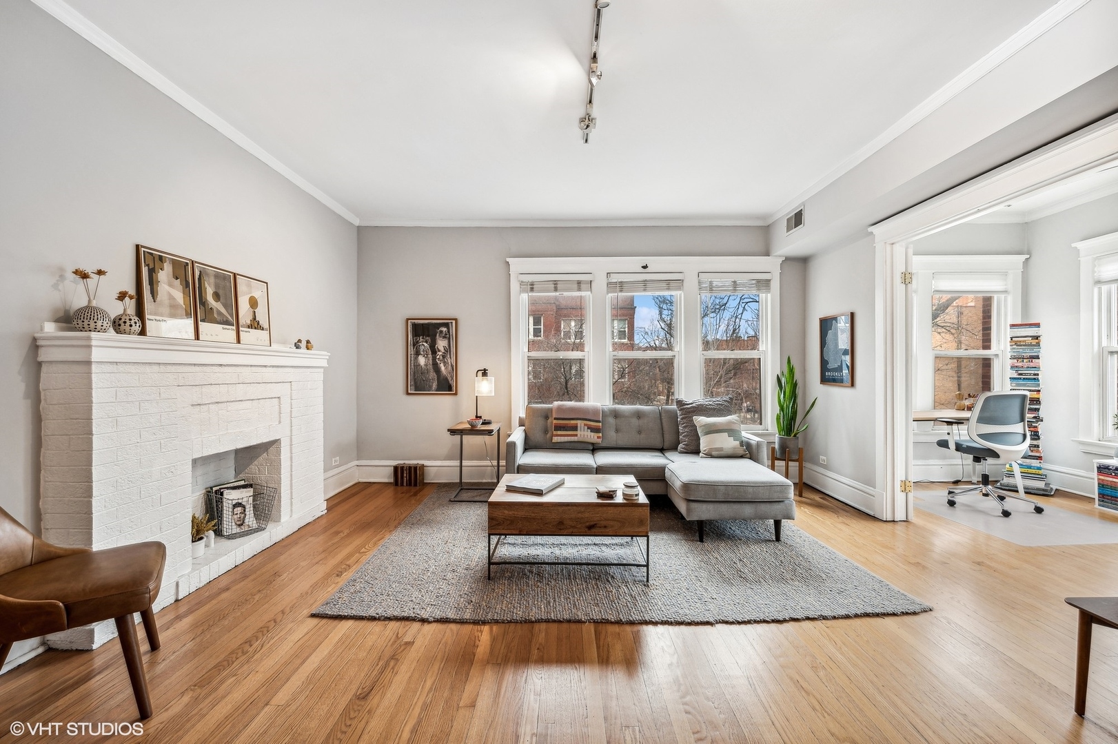 725 W Buckingham Place Unit: 2